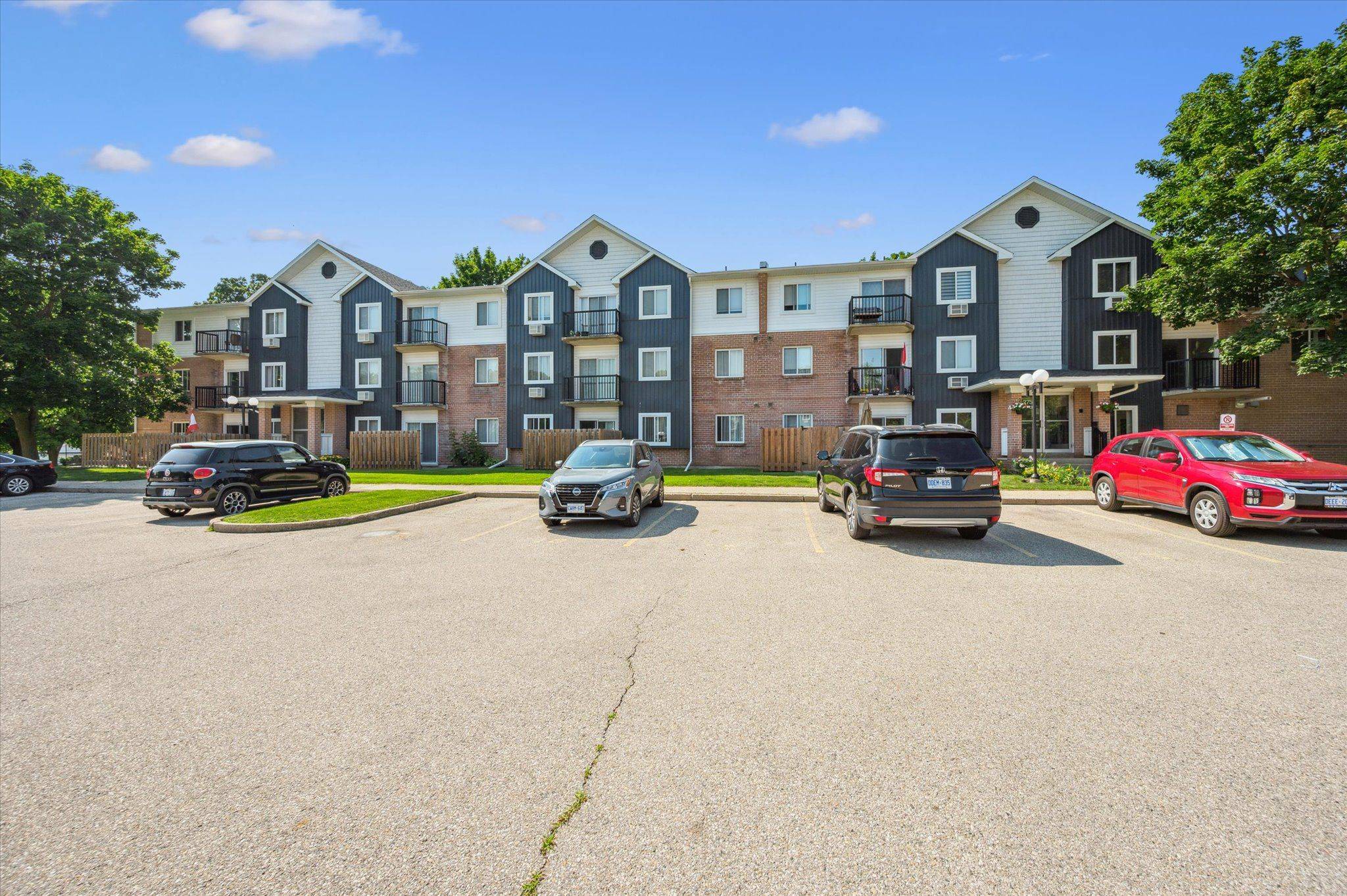Waterloo, ON N2K 2M8,275 Eiwo CT #210