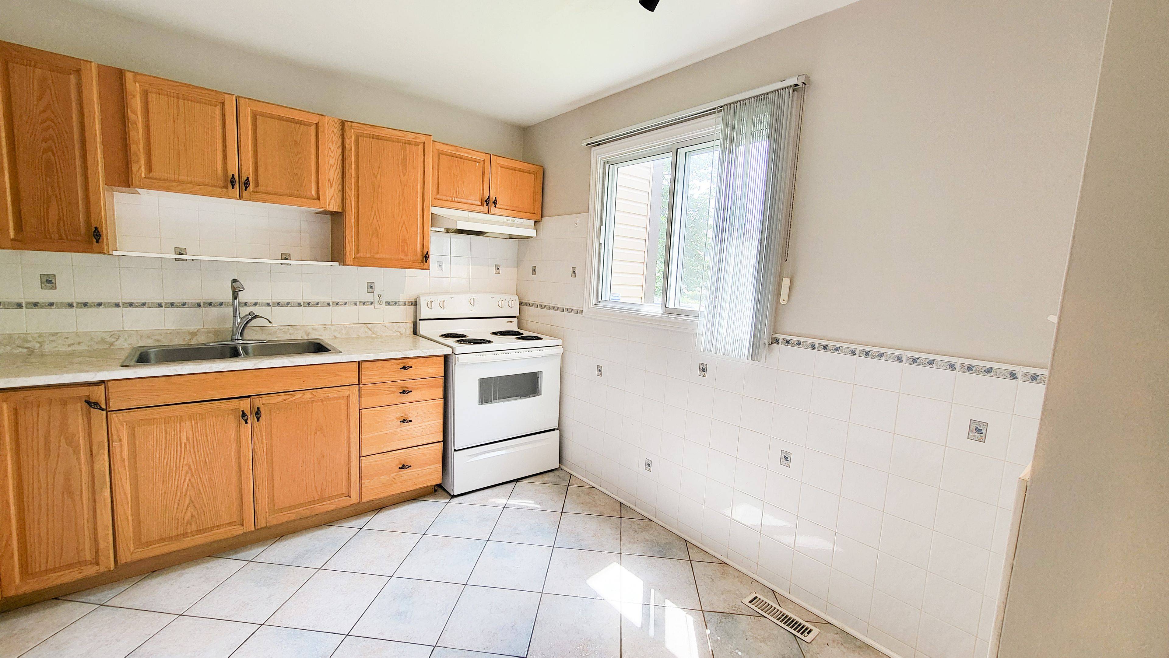 Orleans - Cumberland And Area, ON K1E 2C3,249 TEAL CRES
