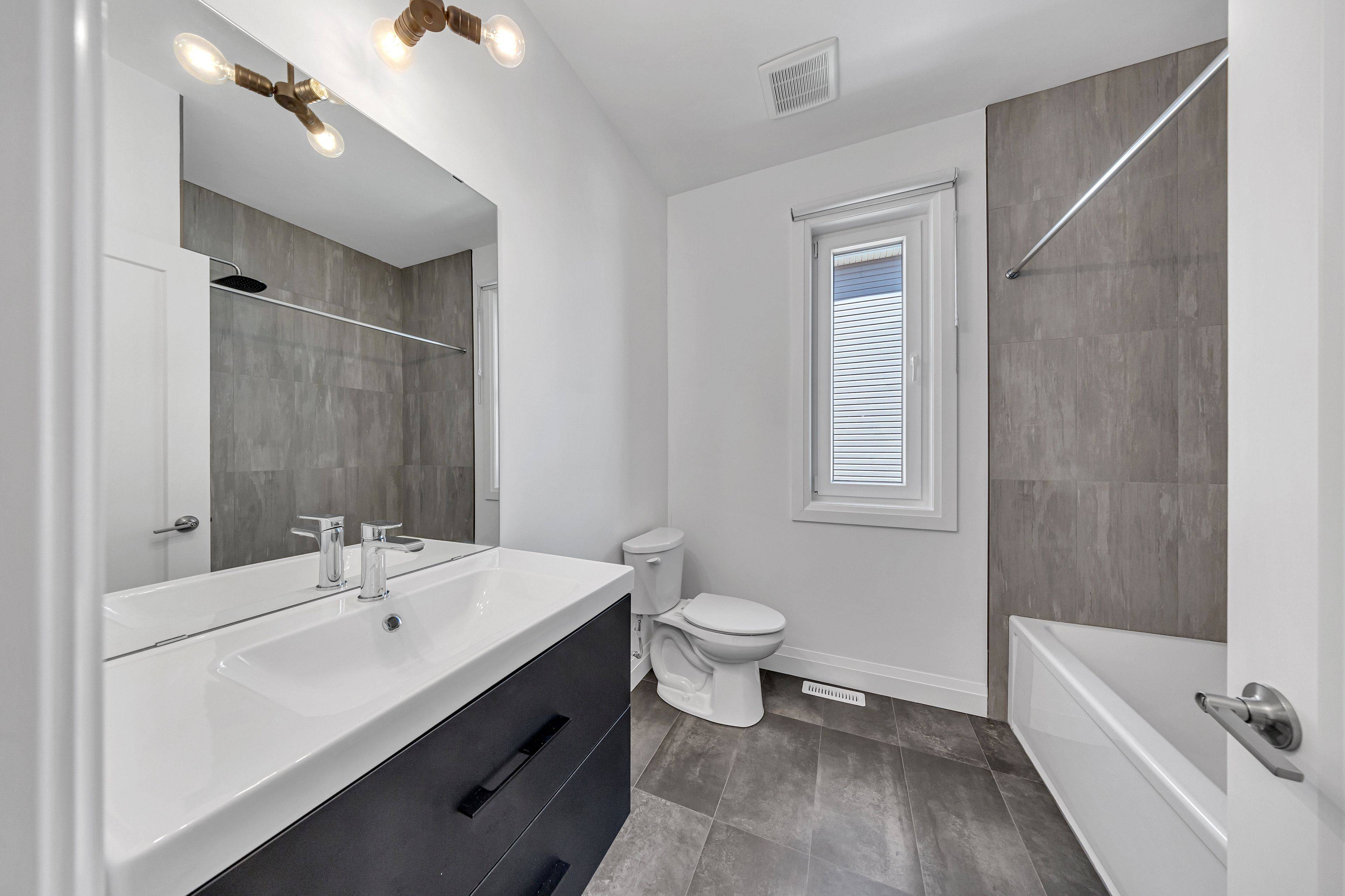 Strathroy-caradoc, ON N7G 0B4,14 Alexander CIR