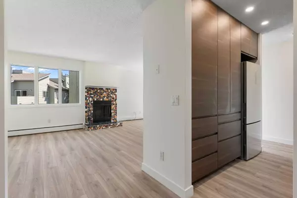 Calgary, AB T3E 6T7,80 Glamis DR Southwest #3315