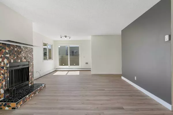 Calgary, AB T3E 6T7,80 Glamis DR SW #3315