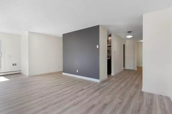 Calgary, AB T3E 6T7,80 Glamis DR SW #3315