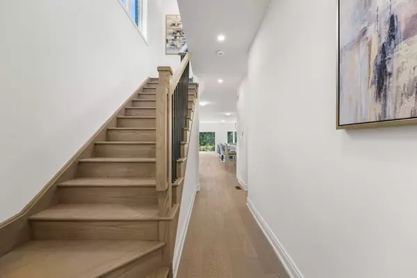 Oshawa, ON L1H 6H8,129 Guelph ST
