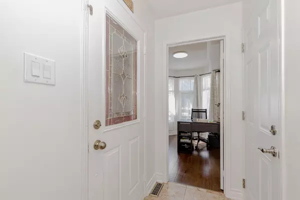 Mississauga, ON L5N 7E2,6975 Glory CT N