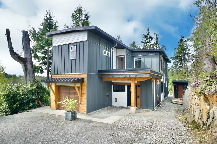 623 Yew Wood Rd, Tofino, BC V0R 2Z0