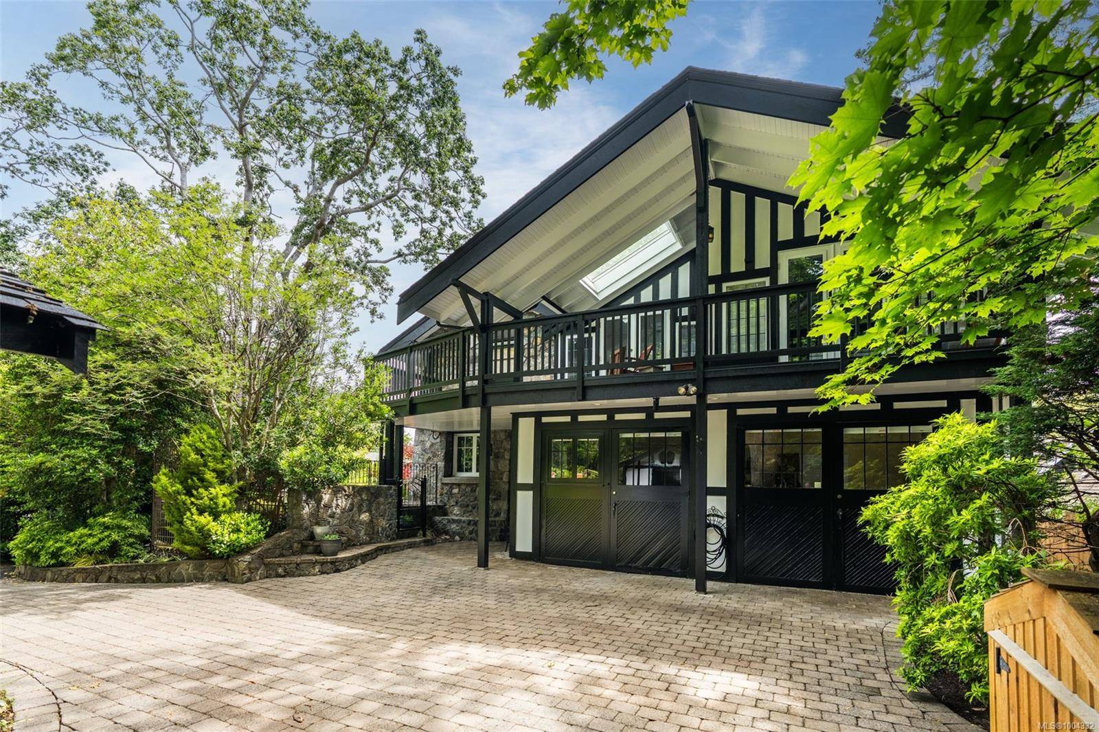 Oak Bay, BC V8S 4M5,2088 Falkland Pl
