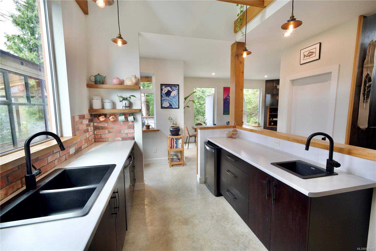 Tofino, BC V0R 2Z0,623 Yew Wood Rd