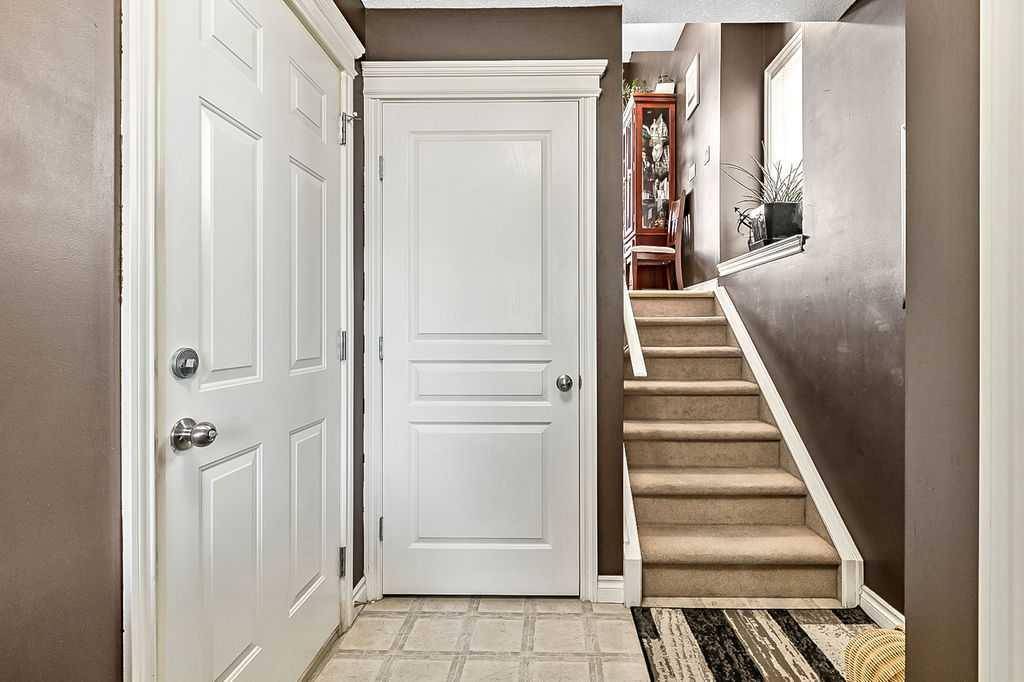 Okotoks, AB T1S 2B5,100 Crystal Shores CV