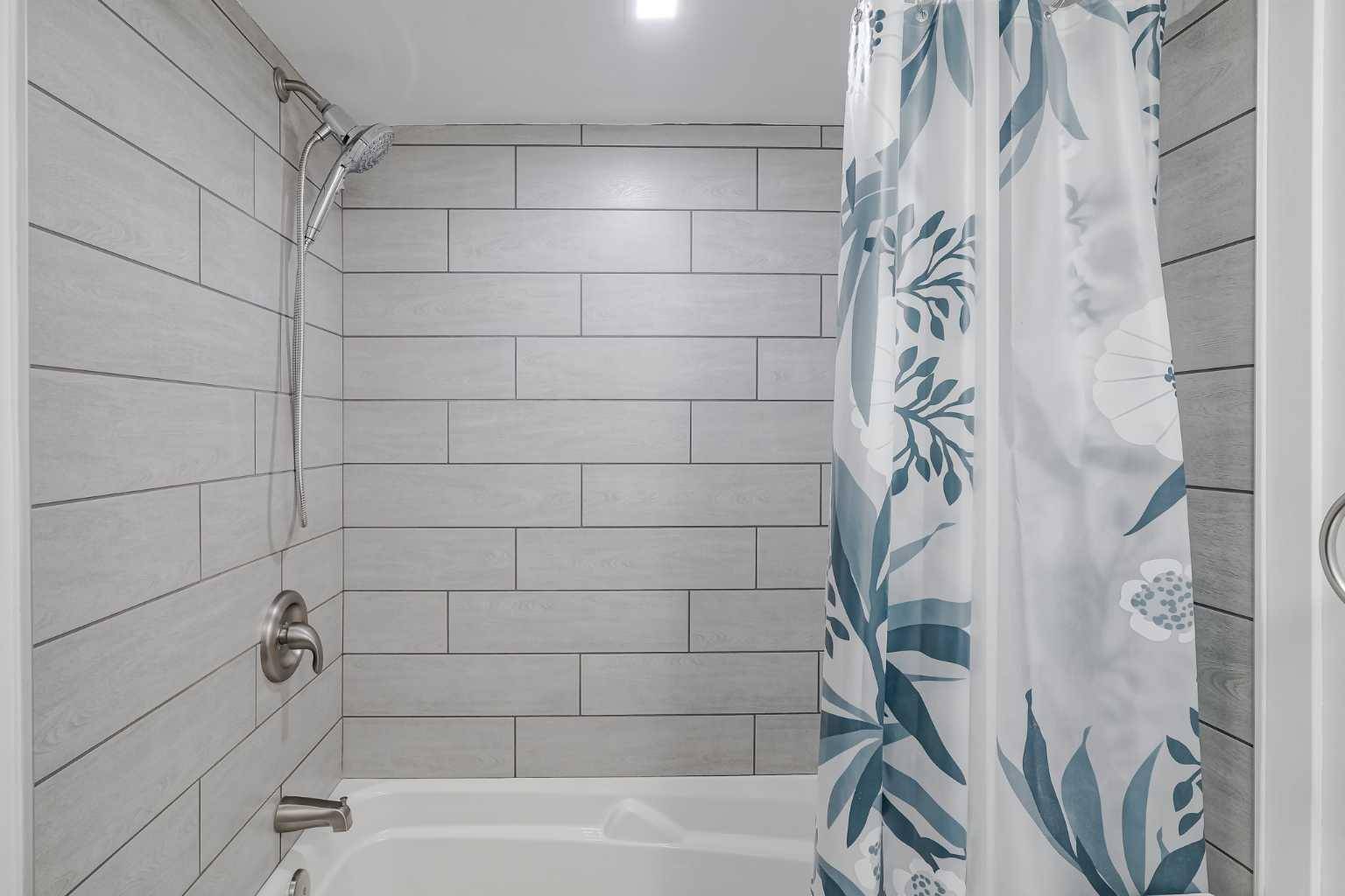 Calgary, AB T2S 0A9,515 17 AVE SW #6C