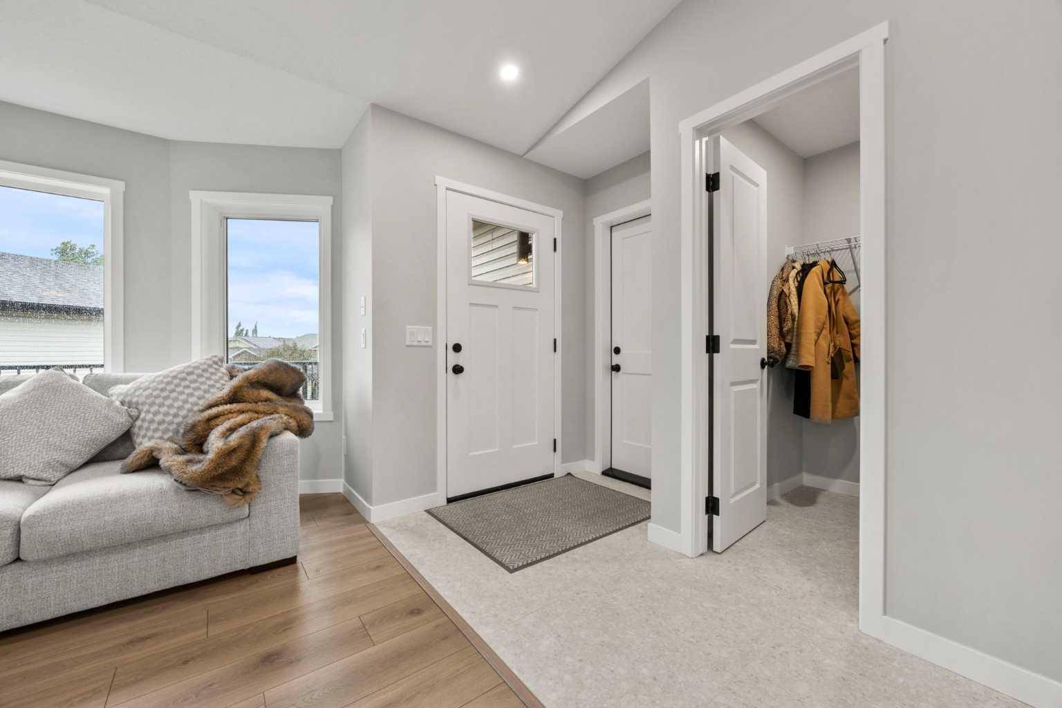 Okotoks, AB T1S1N7,335 Sheep River PL