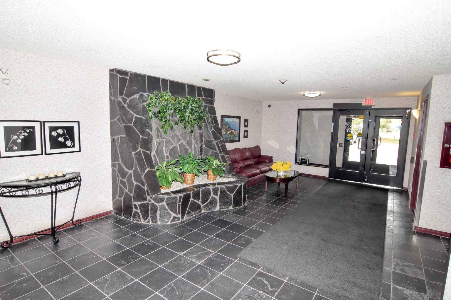 Calgary, AB T2J 7H1,2022 Canyon Meadows DR SE #109