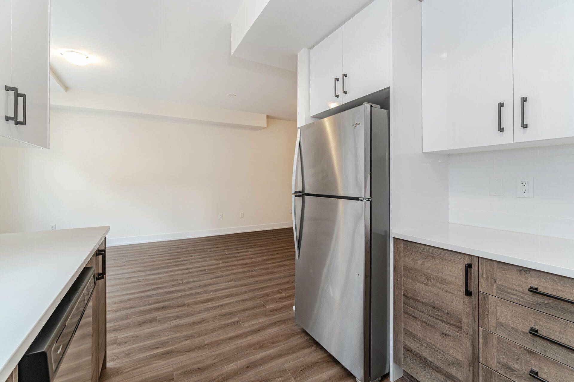 Richmond Hill, ON L4E 1J4,12860 Yonge ST #2