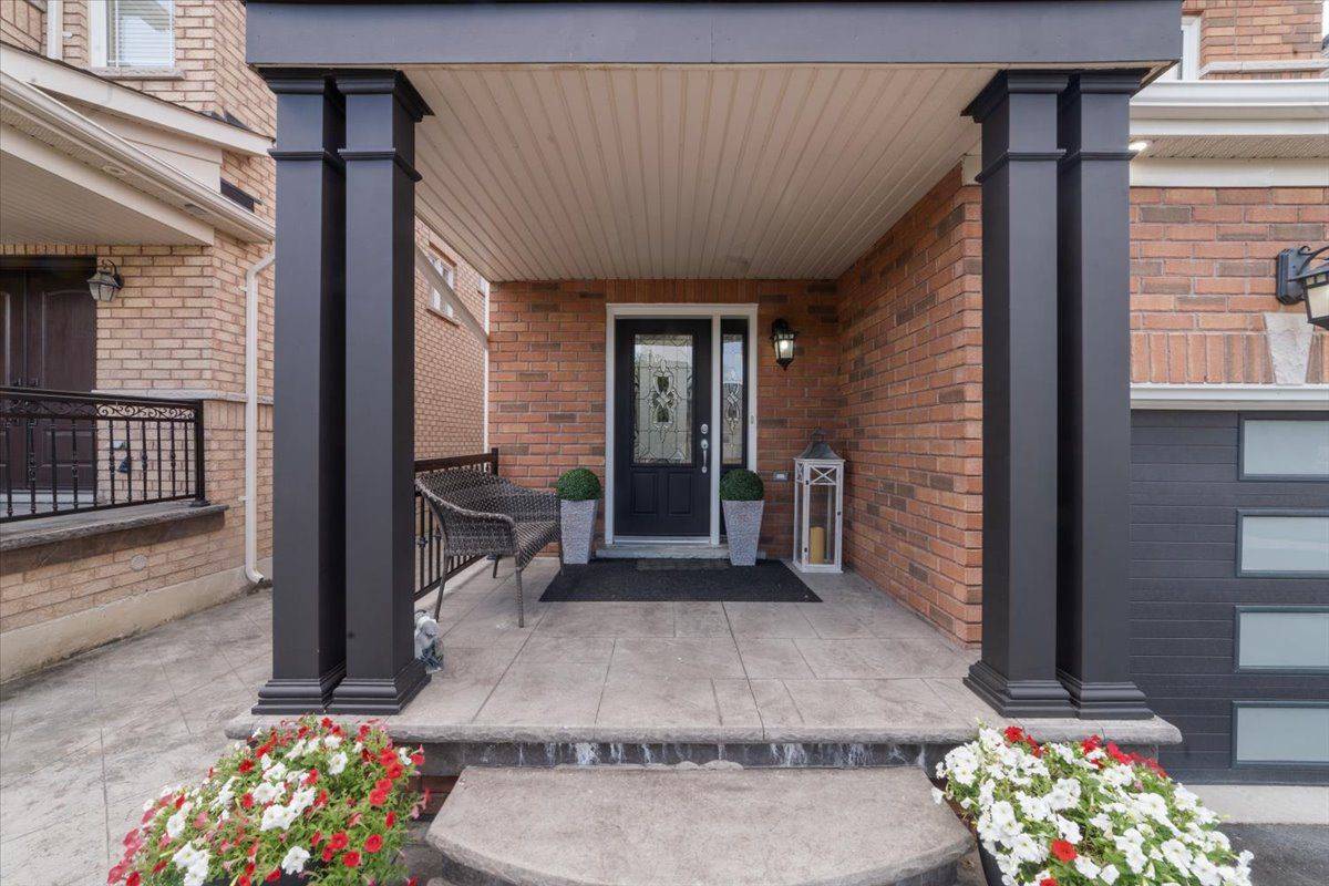 Bradford West Gwillimbury, ON L3Z 0A8,28 West Park AVE