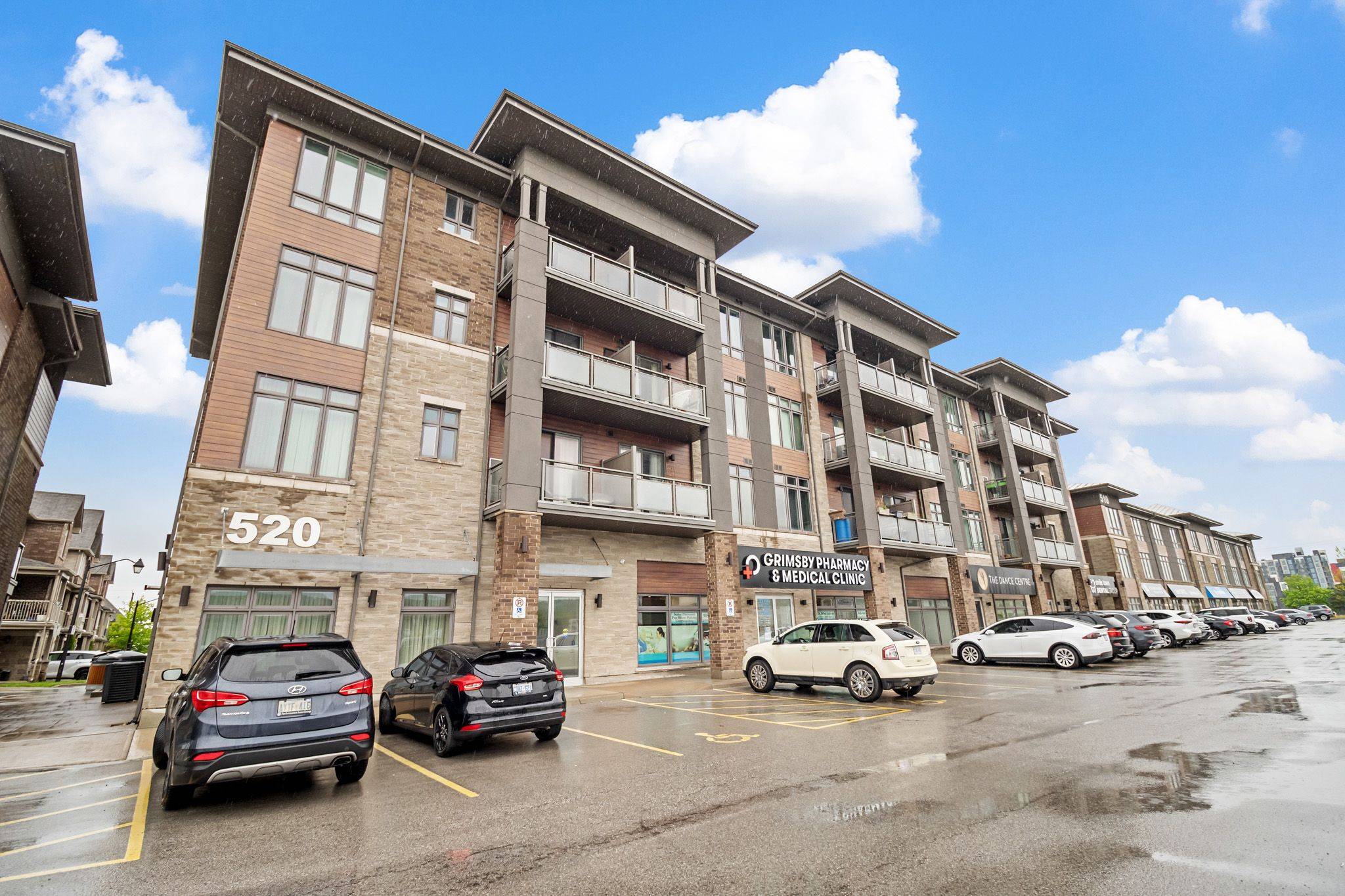 520 North Service RD #411, Grimsby, ON L3M 4E8