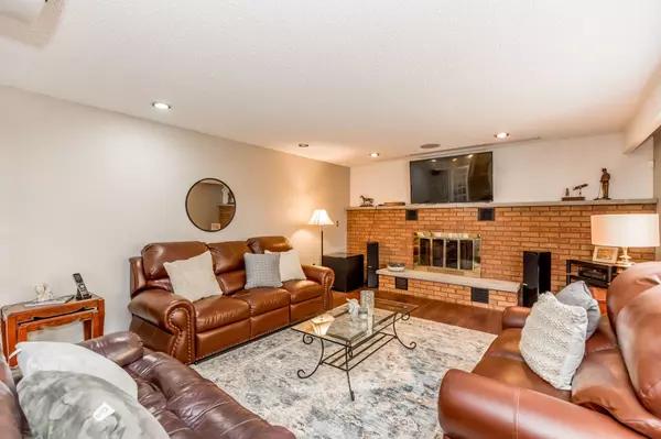 King, ON L3Y 4V9,2100 Davis DR W