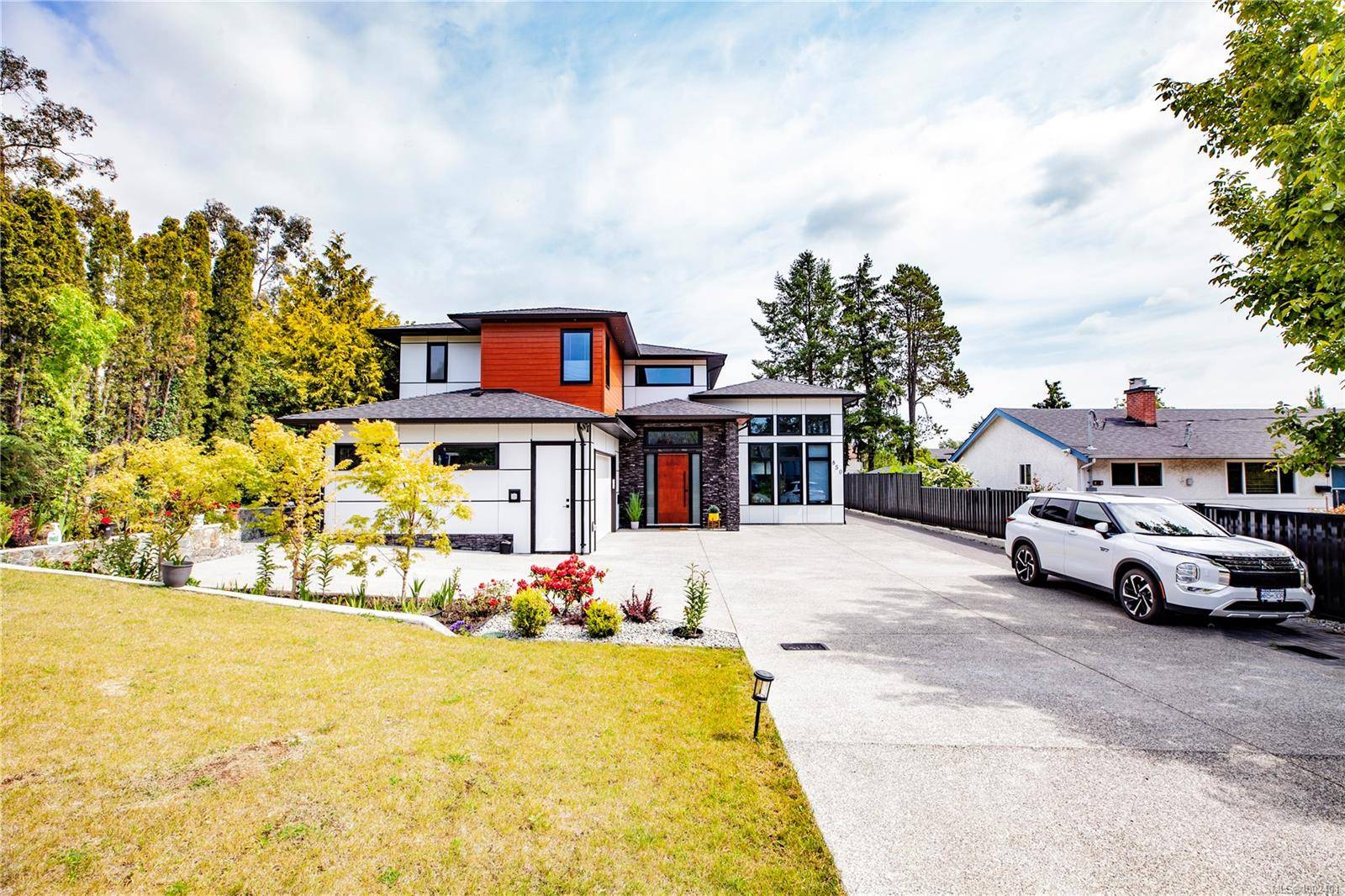 Saanich, BC V8Z 2N4,850 Snowdrop Ave