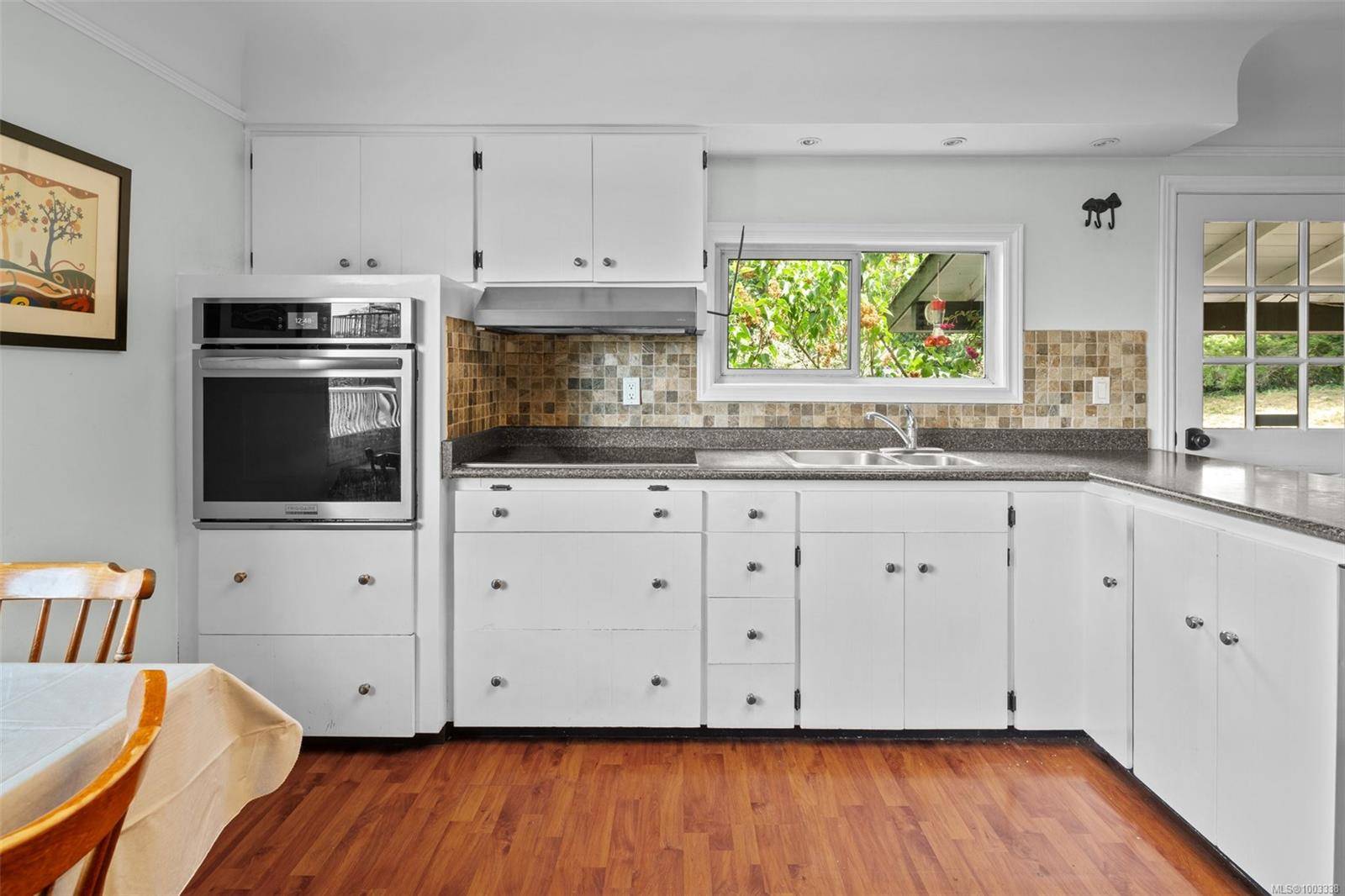 Saanich, BC V8Z 2E8,518 Broadway St