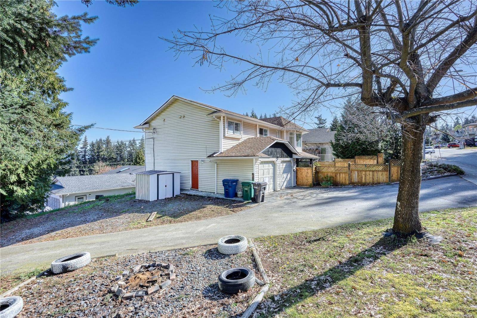 5812 Bradbury Rd, Nanaimo, BC V9T 6R2