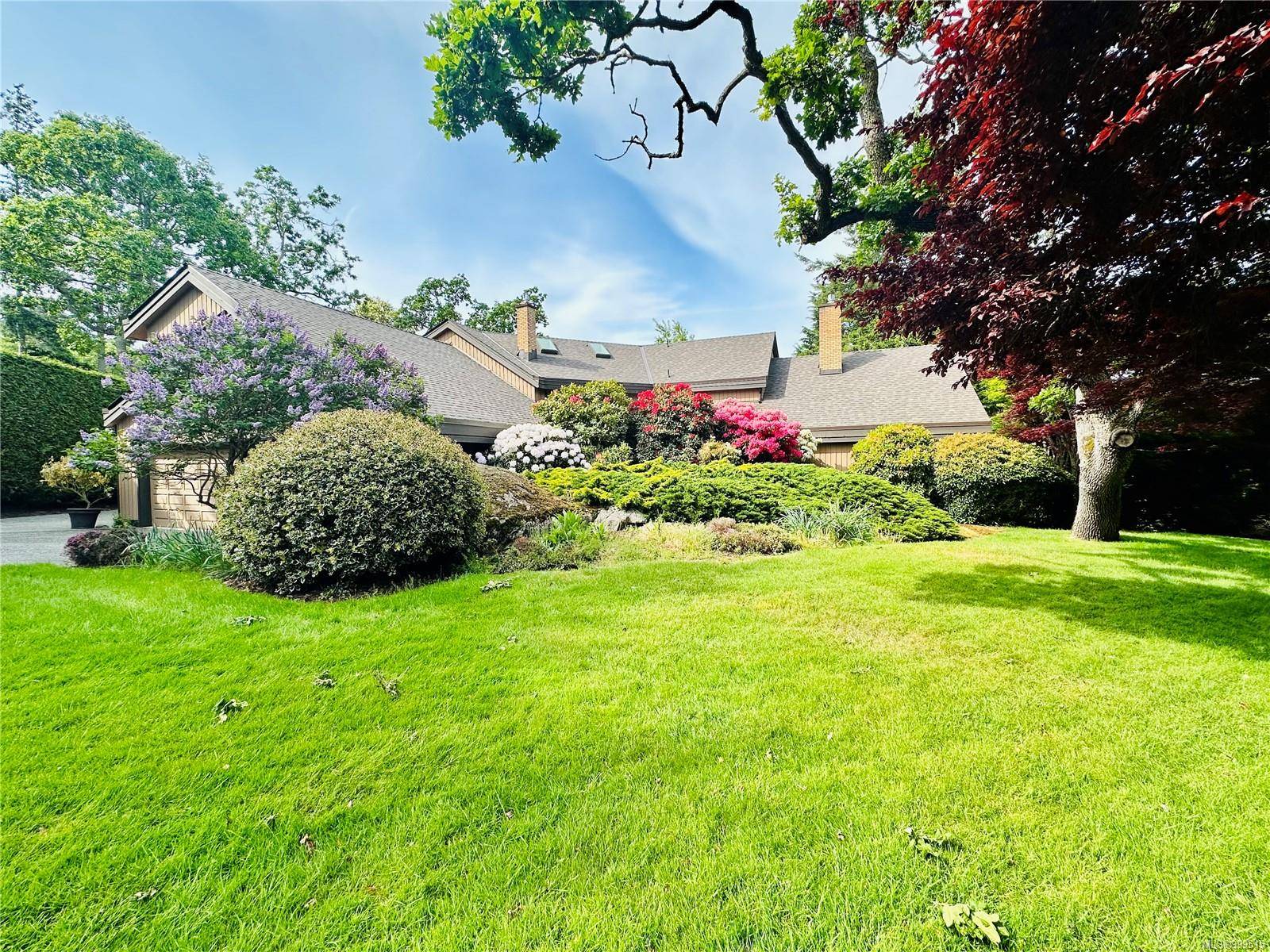 Saanich, BC V8N 5X5,2761 Arbutus Rd