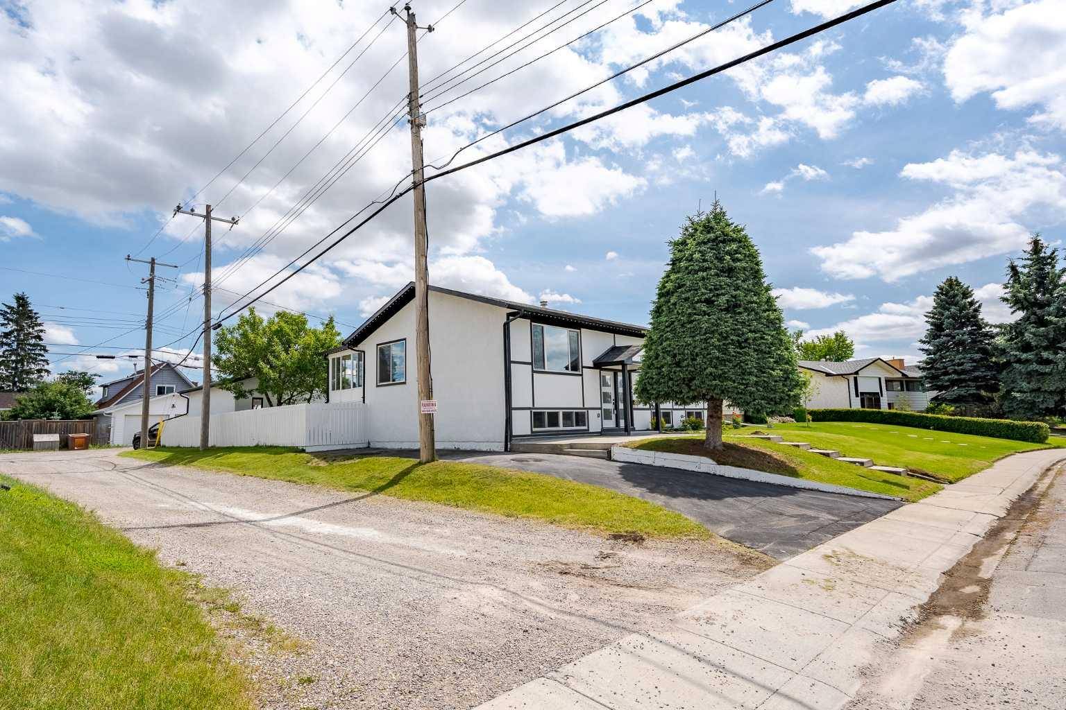 Calgary, AB T2K 3X7,7020 Huntbourne RD NE