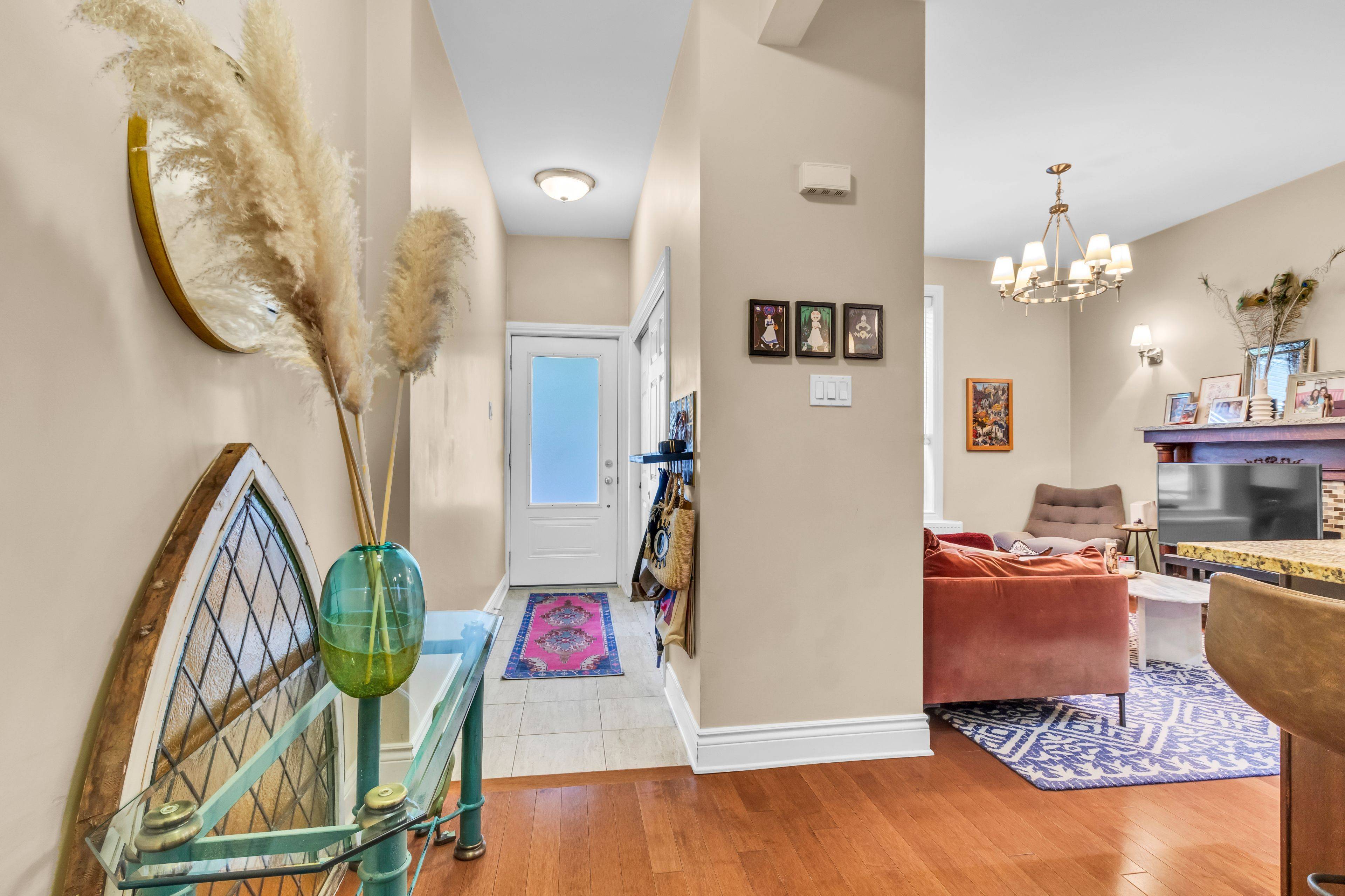 West Centre Town, ON K1R 6R6,871 Somerset ST W #1