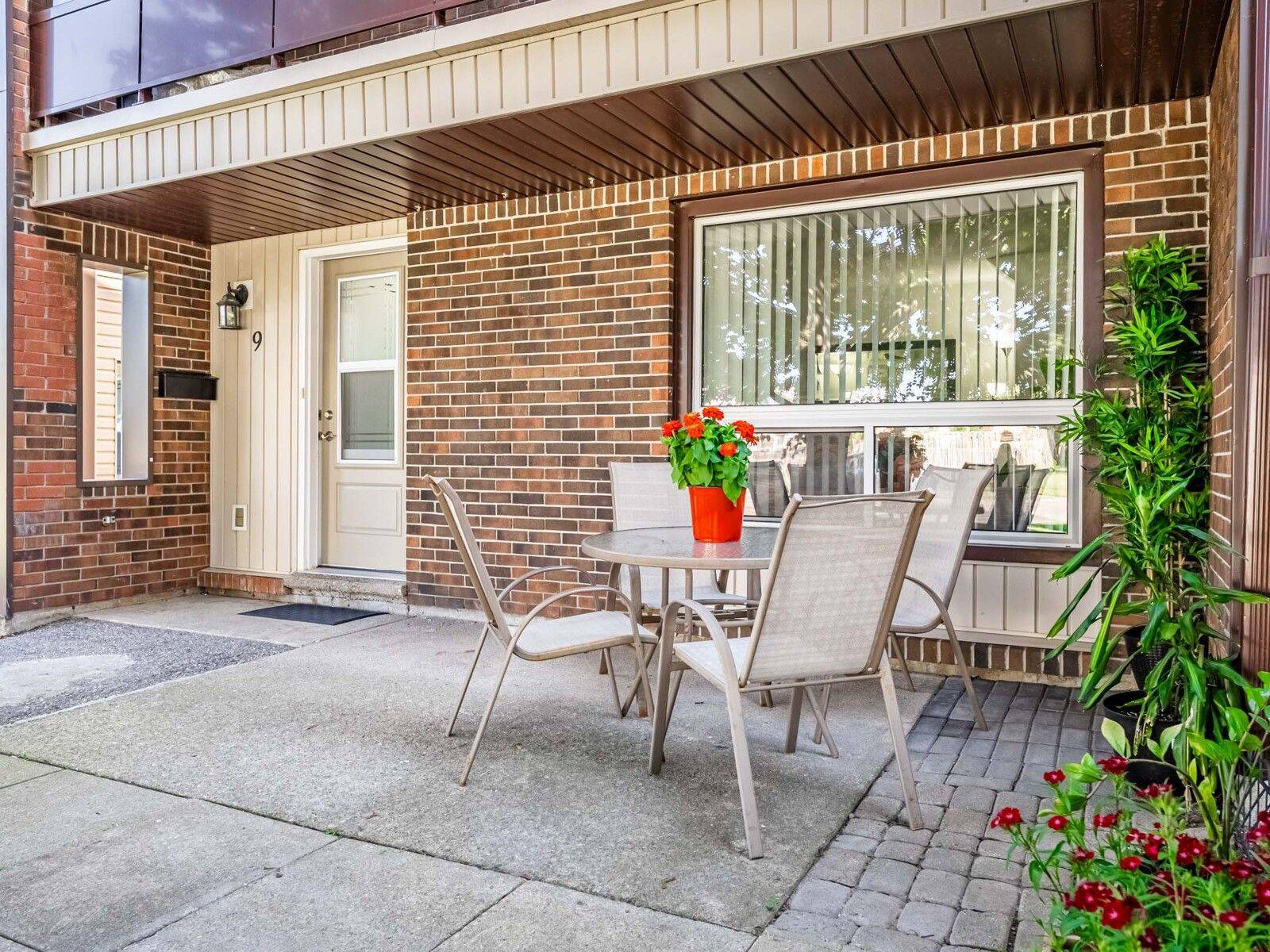 Guelph, ON N1H 6V9,86 Burns DR #9