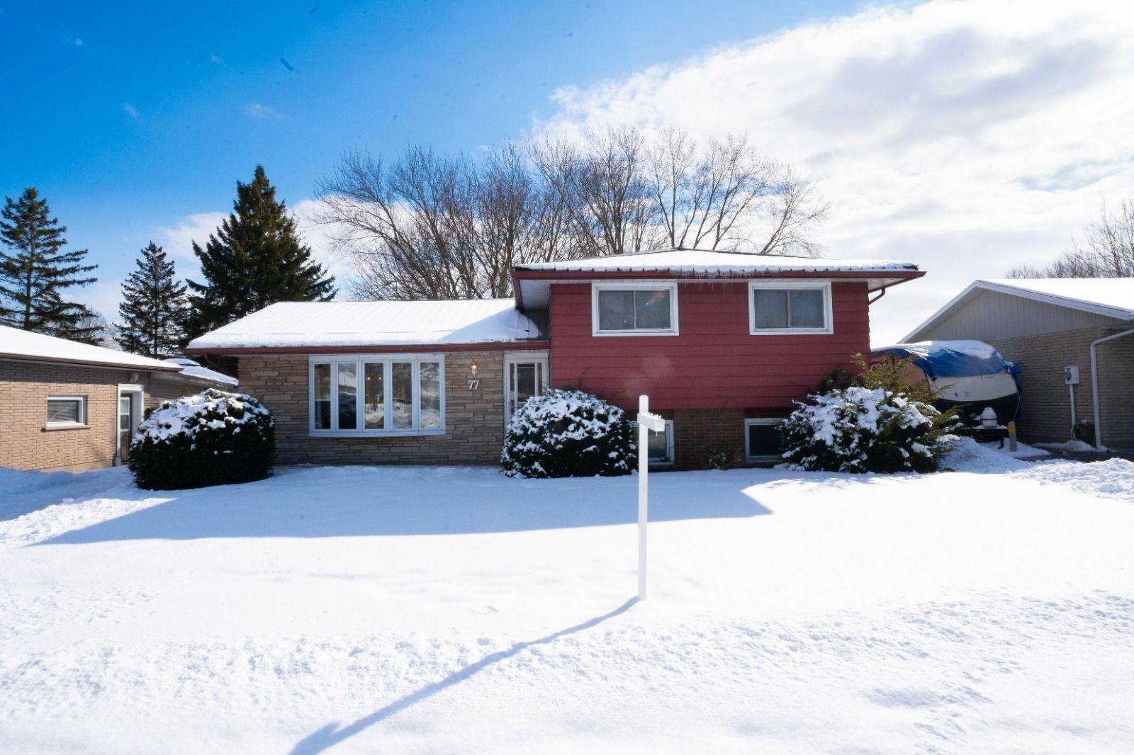 77 Rolling Acres DR S, Welland, ON L3C 3N6
