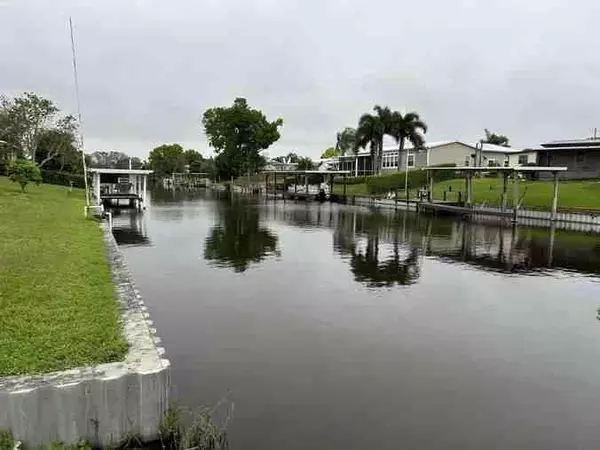Okeechobee, FL 34974,2438 SE 32nd St