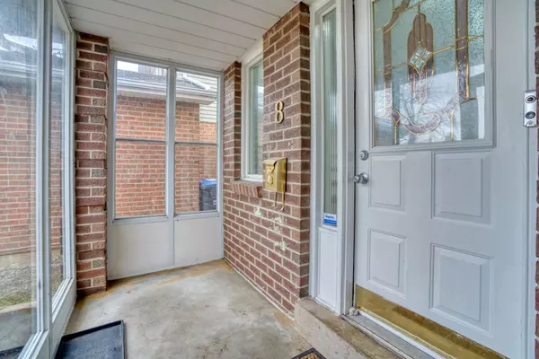 Brampton, ON L6Z 2B3,8 Luminous CT