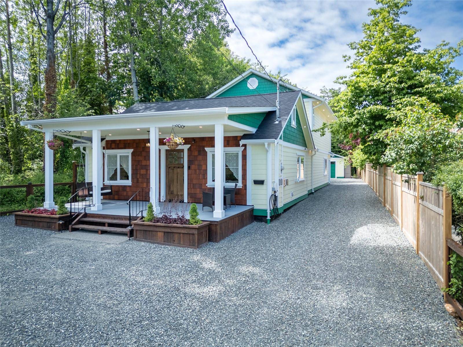 Courtenay, BC V9N 1E9,877 3rd St