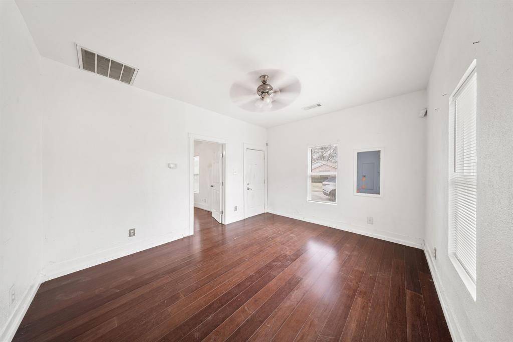 Dallas, TX 75208,229 W Jerden