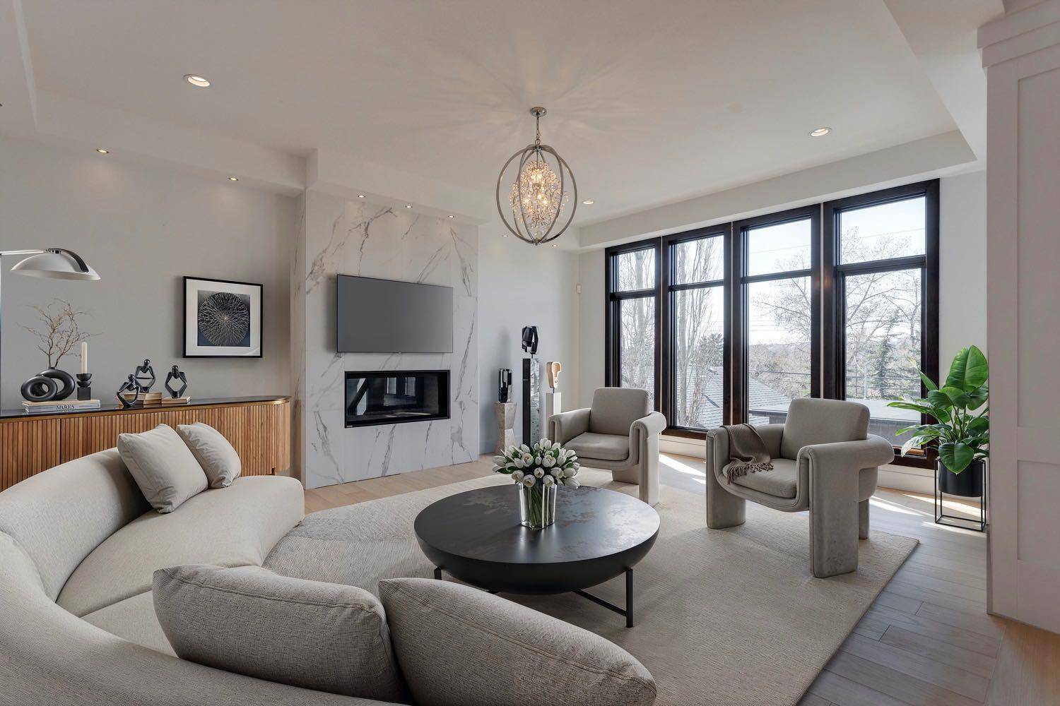 Calgary, AB T2M2P6,1603 23 ST Northwest