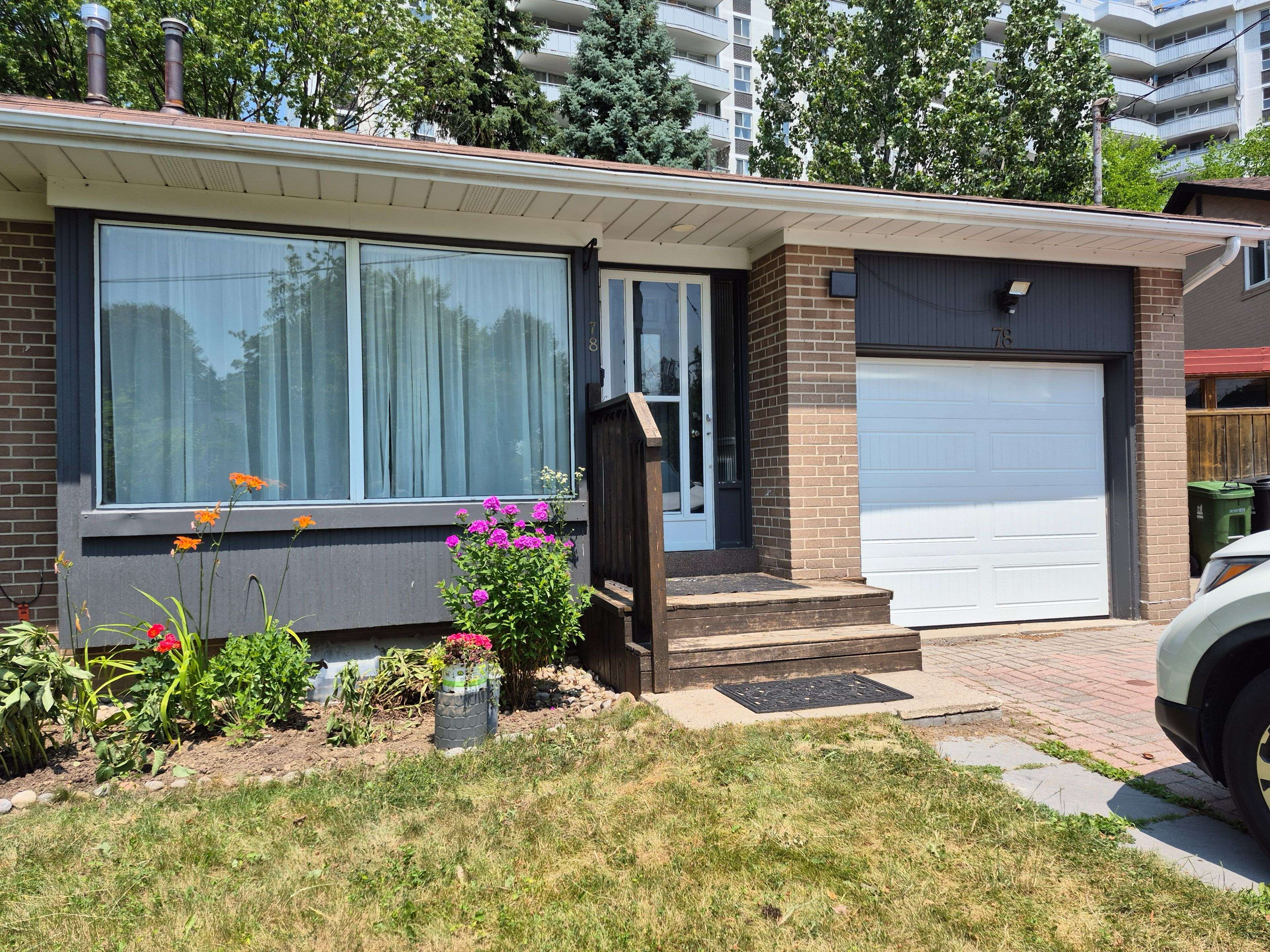 Toronto C13, ON M4A 1W2,78 Knighton DR
