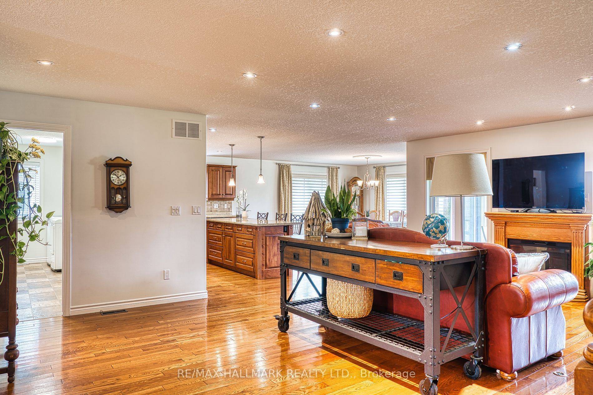 North Perth, ON N4W 3S8,735 WELLINGTON AVE S