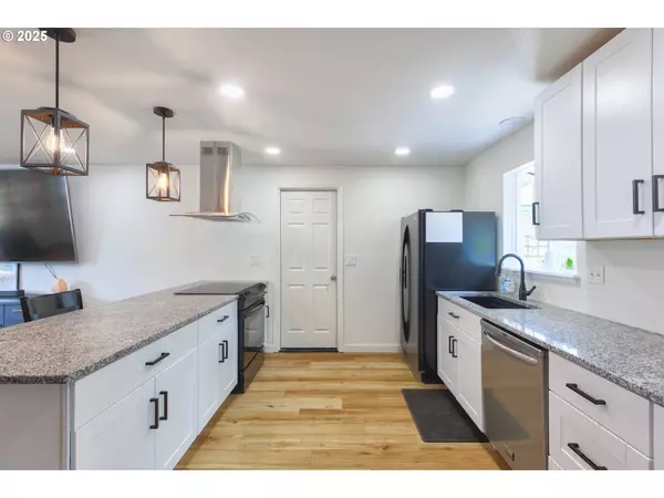 Grants Pass, OR 97526,1007 NE PRIMROSE PL