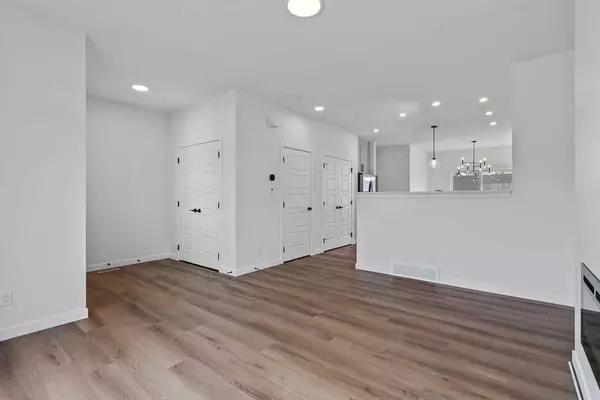 Airdrie, AB T4B 5L8,1029 Reynolds CRES SW
