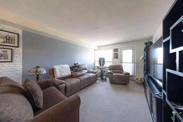Lloydminster, AB T9V0K4,5116 49 ST #102