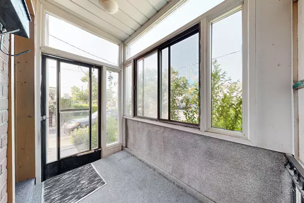 Toronto E04, ON M1P 1R5,161 Vauxhall DR