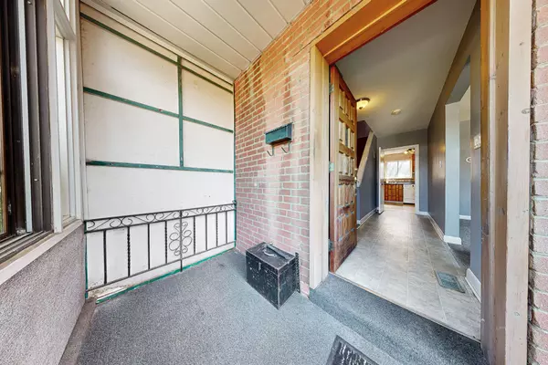 Toronto E04, ON M1P 1R5,161 Vauxhall DR