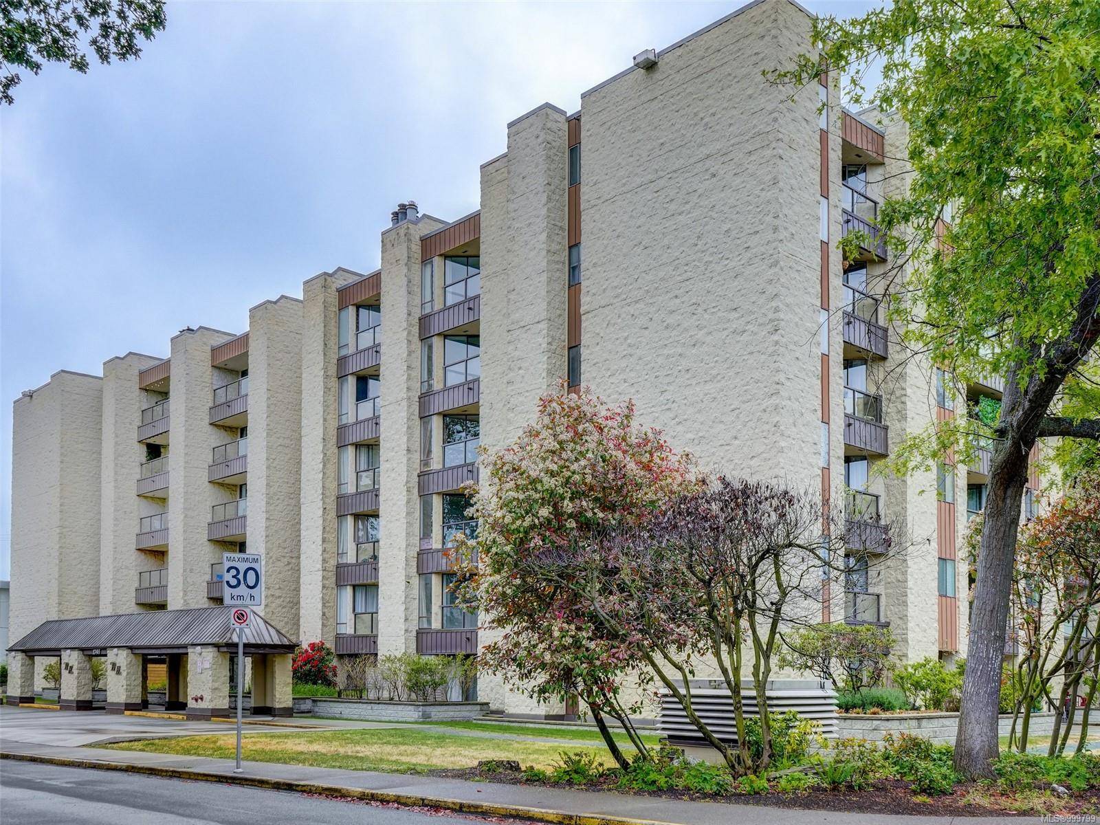 1745 Leighton Rd #308, Victoria, BC V8R 6R6