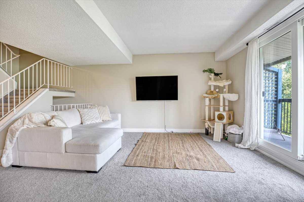 Calgary, AB T2W 3N6,2200 Woodview DR SW #203