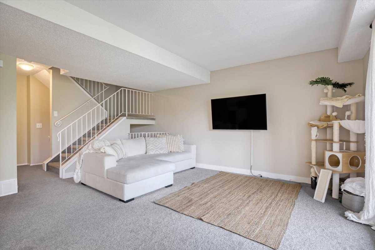 Calgary, AB T2W 3N6,2200 Woodview DR SW #203