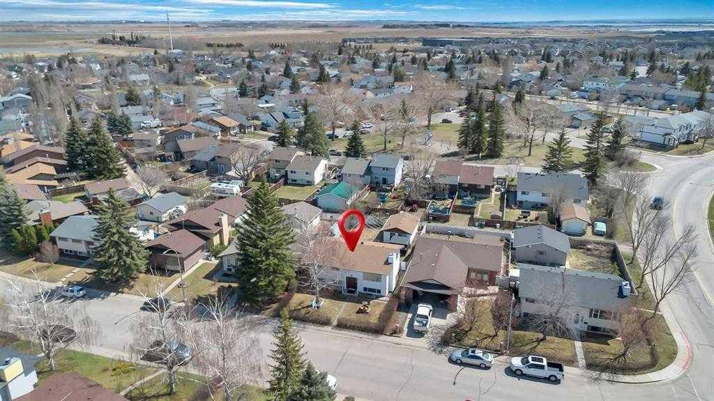 5 Maple Leaf RD, Strathmore, AB T1P 1G7