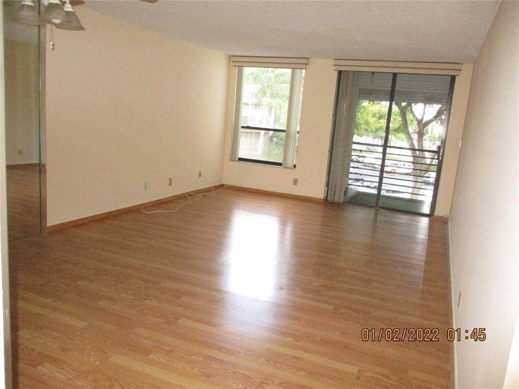 Tamarac, FL 33321,6751 N University Dr #323