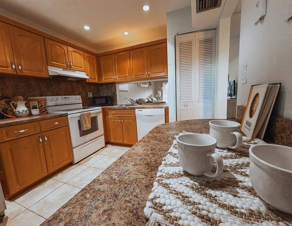 Tamarac, FL 33321,8842 W Mcnab Rd #303