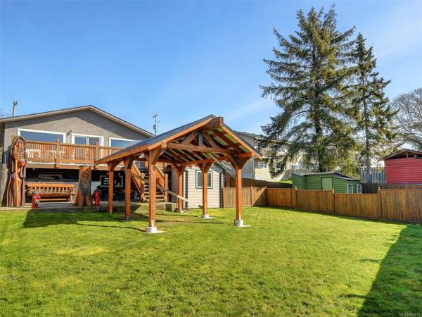 847 Admirals Rd, Esquimalt, BC V9A 2P1