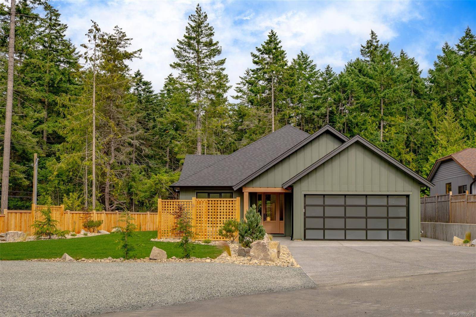 504 Juniper Dr, Qualicum Beach, BC V9K 1A9