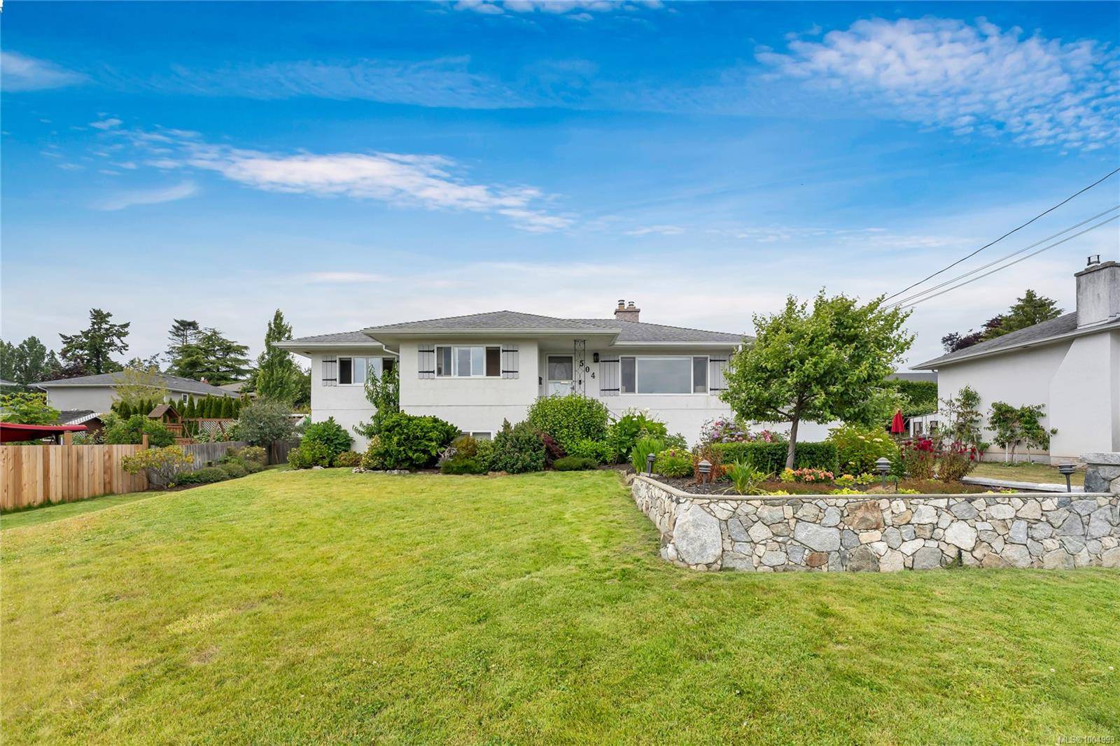 504 Dumeresq St, Saanich, BC V8Z 1X2