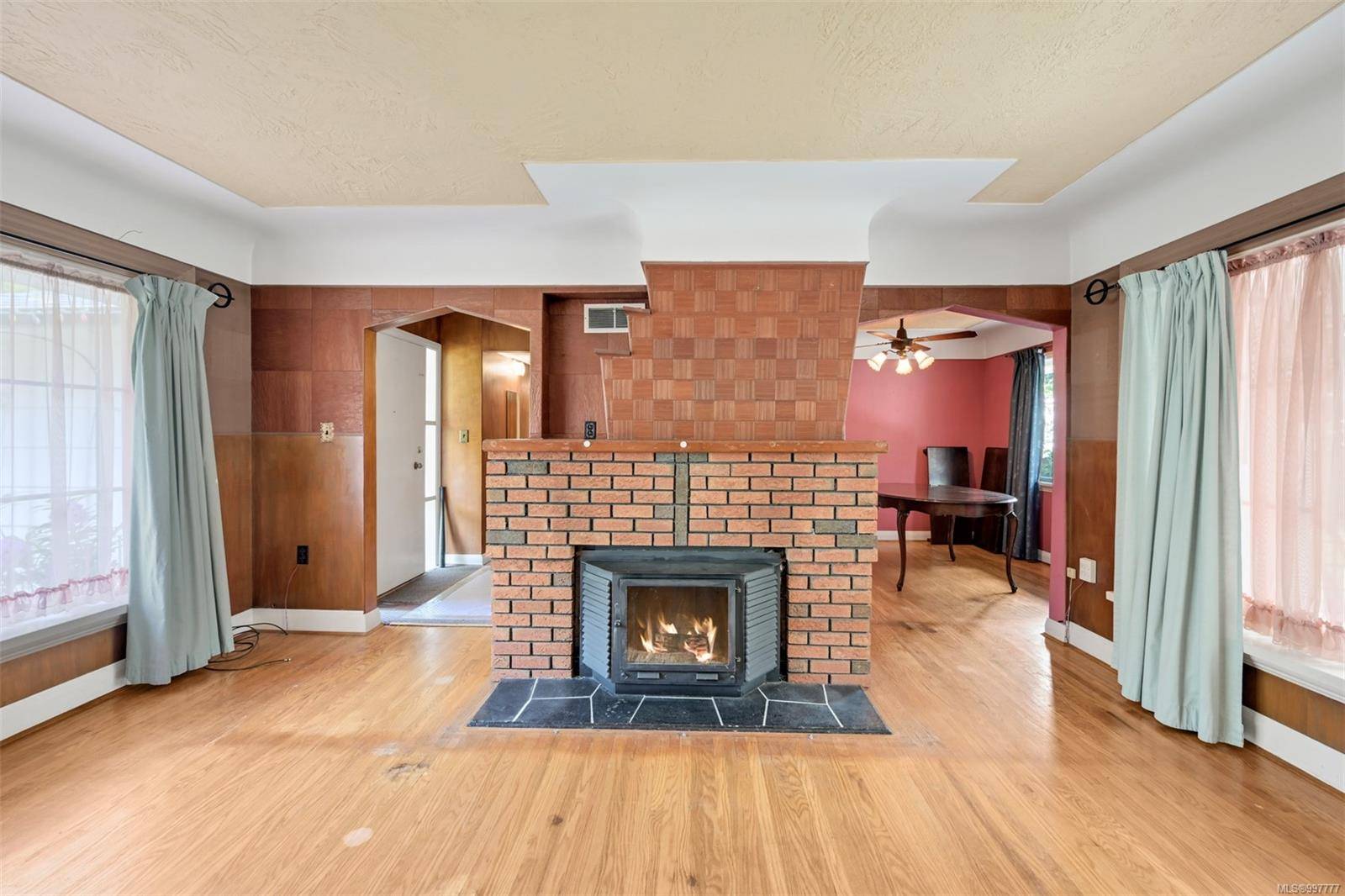 Saanich, BC V8P 1Y8,1233 Tattersall Dr