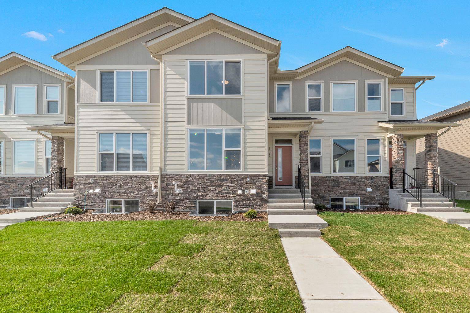 187 South Shore CT, Chestermere, AB T1X 2Y5